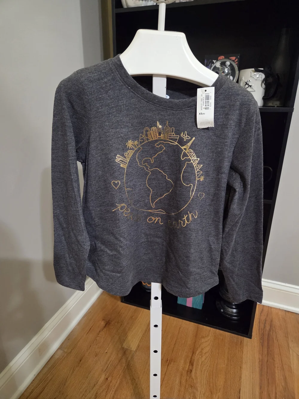 Old Navy Charcoal Gray Tee Peace On Earth
